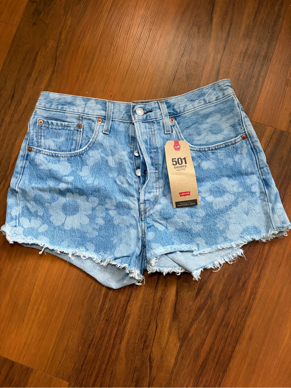NWT Levi's Light Wash Blossom Print 501 Denim Shorts